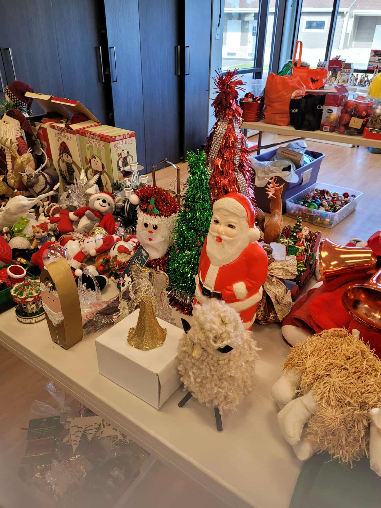 Plusieurs petits objets de noël