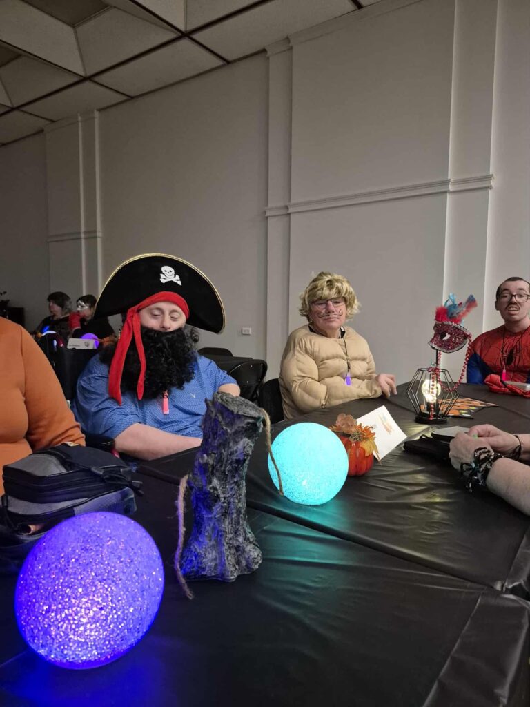 Des gens du centre de jour qui se sont déguisé